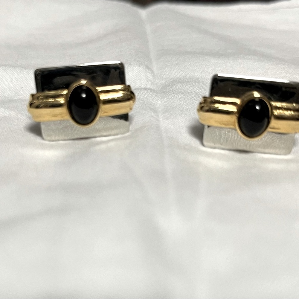 Mixed metal with onyx cuff links
